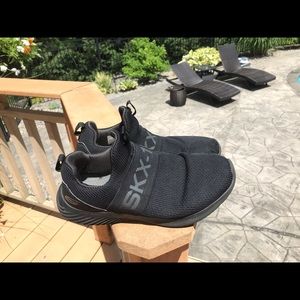 Skechers sneakers size 7.5 US